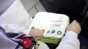 Аминка Витаминка летит на самолете Air Astana и показывает все прелести самолета