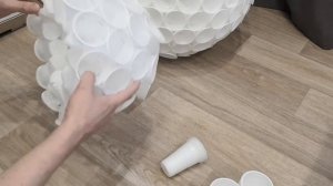 Снеговик из пластиковых стаканчиков