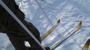 Армейские лыжи, спуск с горы