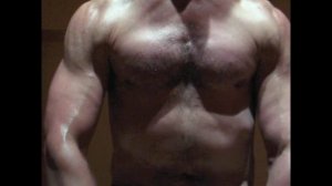 FLEXING BIG BULGING BICEPS