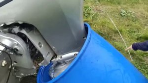 Лодочный мотор Honda BF 90 течь снизу