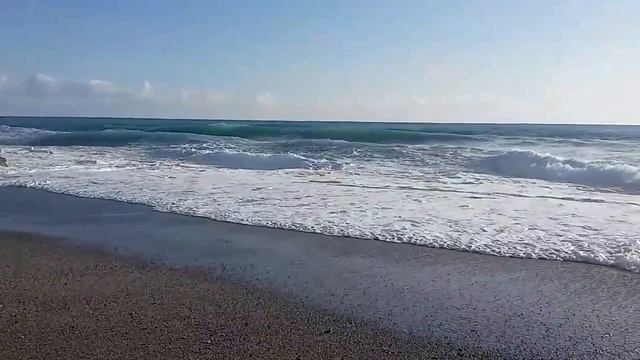 Море и пляж в Махмутларе в марте