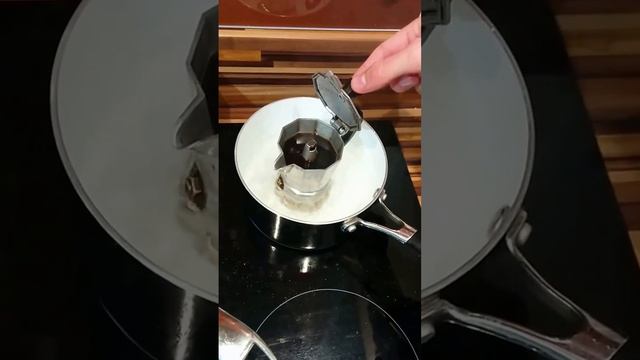 How to make a moka pot coffee with an induction hob!!