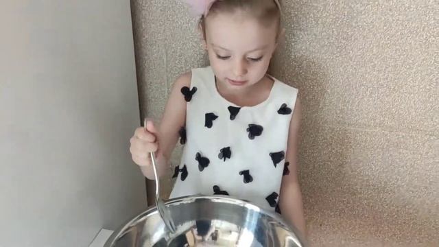 Ариша готовит пиццу ? смотреть онлайн