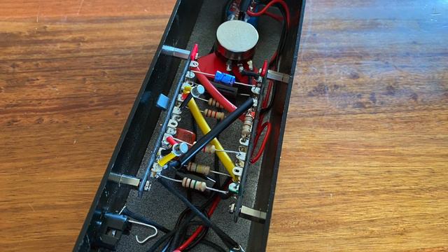 Leadbetter Guitar Co.: DOPAMINE DUAL STAGE FUZZ BC108 | BC109 смотреть онлайн