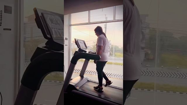 First time running in treadmill . #gym #viral