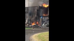 Milano, aereo cade sopra un edificio a San Donato: il video dopo l’incidente