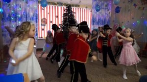 Новый Год Танец  вход детей со свечами