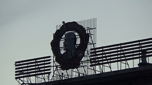 Волгоград. Неоновая вывеска "Орден Ленина" смотреть онлайн