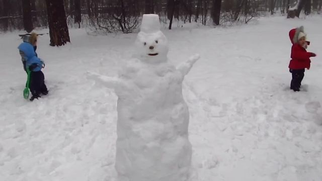 Снеговик с миньонами))) Minions)) Коллекция миньонов Макса))Играем в снежный бой с дедушкой)) смотреть онлайн