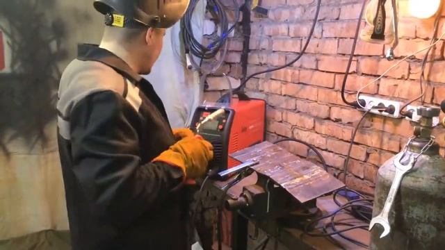 Сварка полуавтоматом! Первое включение и настройка FUBAG INMIG 200 SYN LCD. смотреть онлайн