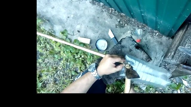 Как легко собрать много яблок с земли - простейшее приспособление из пластиковой бутылки смотреть онлайн