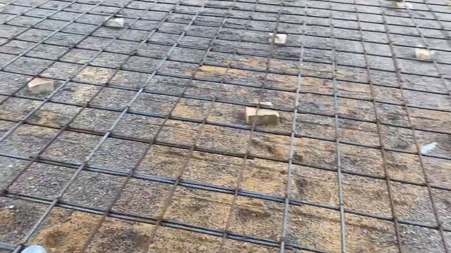 сборка опалубки,армирование и заливка бетонной плиты под дом.