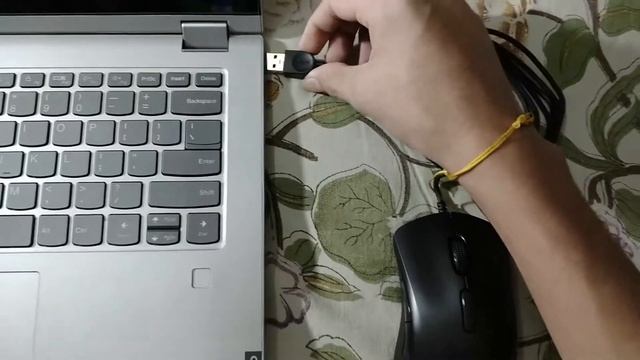 Unboxing of Lenovo Legion M300 Mouse смотреть онлайн