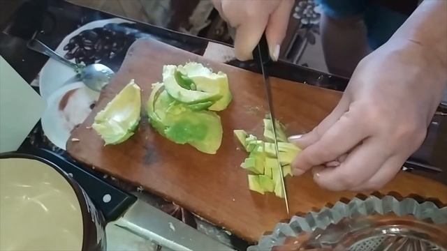 Салат из Авокадо смотреть онлайн