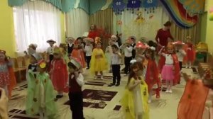 Осенний утренник. Песня "Дождик", средняя группа.