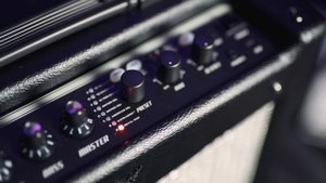 Fender Mustang I V2 Guitar Amplifier Combo Demo Review