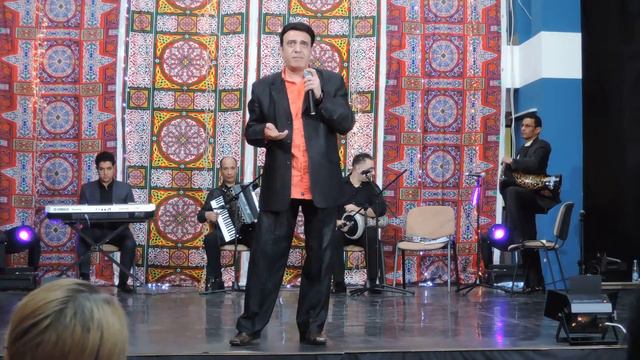 Hesham Hamdy - بفكر في اللي ناسيني / "Al Asdekaa" Orchestra / Гала-шоу Чемпионата РБ 2016 смотреть онлайн