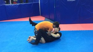 Выход из гарда на болевой на руку (базовая техника,тренировка Мма).