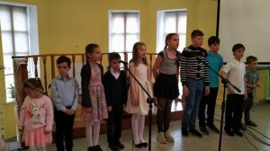 Люди всей земли с детства знать должны - поют дети