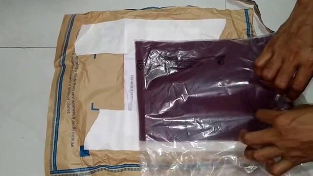 United Colors Of Benetton.Solid V Neck T-shirt Review. смотреть онлайн