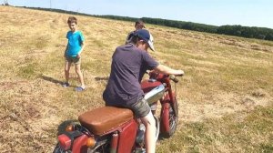 Бессмертный трудяга Трактор Т-40 !!! Молодёжь осваивает старую технику)