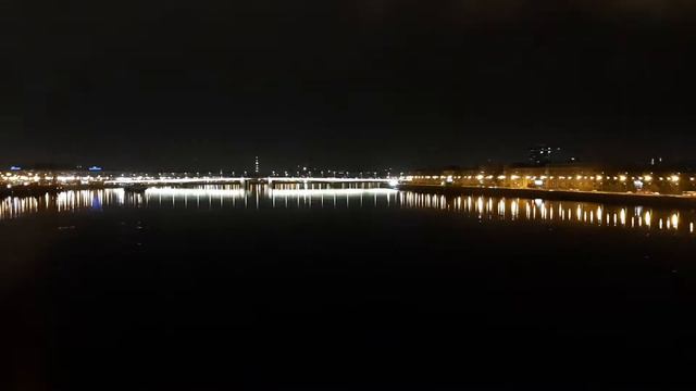 Вид с Финляндского железнодорожного моста ночью.