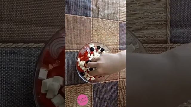 Греческий салат просто обалденно вкусный салатик