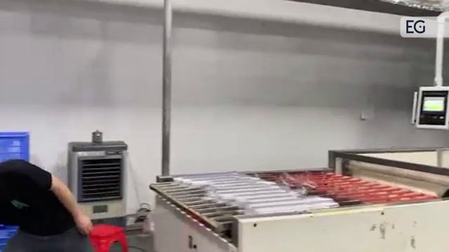 Автоматический укладчик для готовых стаканчиков