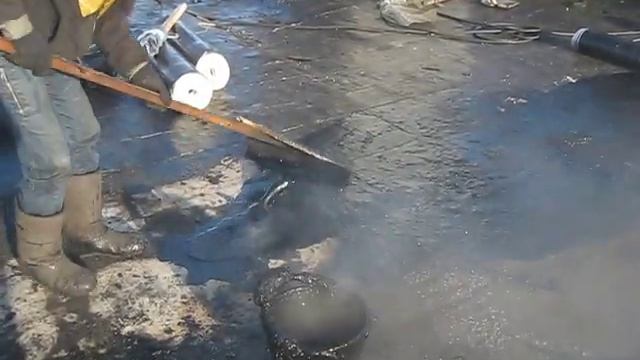 Ремонт кровли. Грунтовка смолой. смотреть онлайн