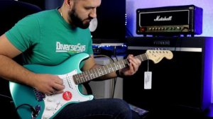 FENDER SQUIER Affinity Stratocaster HSS LRL RACE GREEN - Guitar Demo