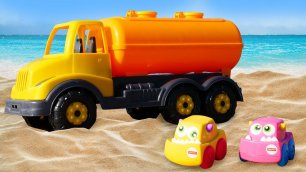 Мультики для малышей - Машинки играют на пляже в бассейн! Песочница и мультфильмы для детей