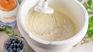 Шарлотка с голубикой