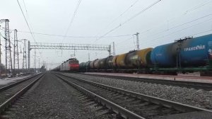 Электровозы ВЛ10-1535 и ВЛ11М-039/084 с грузовыми поездами, ст. Балакирево. март 2020 г.