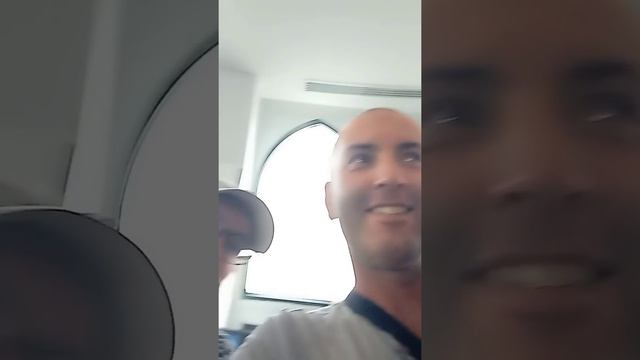 #Аэропорт Абу-Даби молитва#Сын подпевает призыв к молитве Азан в Абу-Даби смотреть онлайн