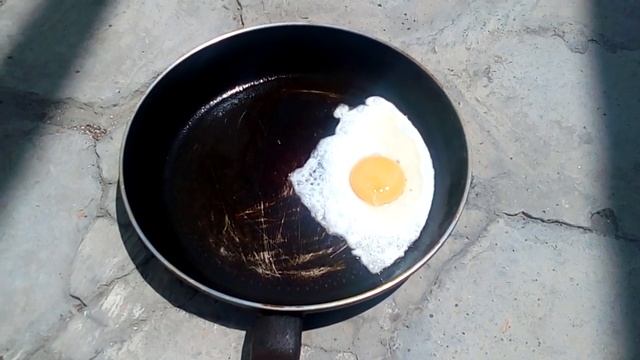Жарим яйцо при температуре +50 над солнцем смотреть онлайн