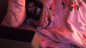 Как девушки ложатся спать)