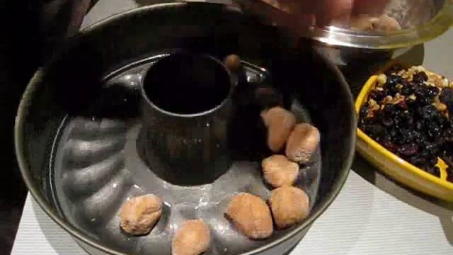 Как приготовить Манки Брэд (Monkey Bread) смотреть онлайн