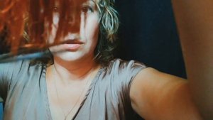 АСМР. Стрижка челки, звук ножниц. ASMR. Haircut bangs, the sound of scissors.