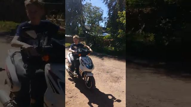 Мини покатушка|новый скутер смотреть онлайн