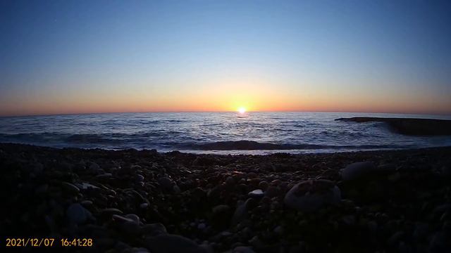 Адлер. Декабрь. Красивый закат на море.