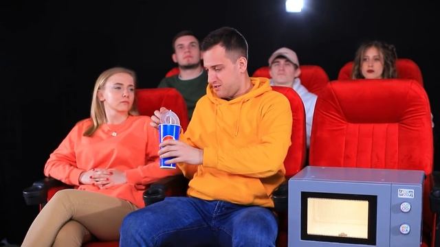 23 смешных и неловких ситуаций в кино