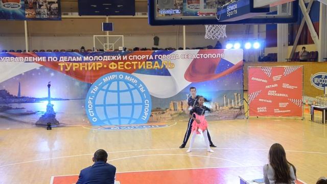 Коля Мальцев - Ньоне Роксена ( Севастополь 02.12.17. Акробатический Рок-н-ролл ) смотреть онлайн