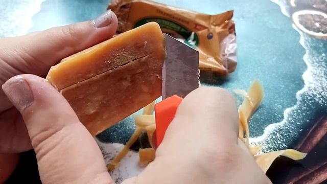 АСМР НАРЕЗКА ХРУСТЯЩЕГО МЫЛА ИЗ МАГАЗИНА СВЕТОФОР