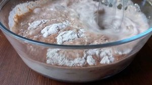 Блины шоколадные с клубникой