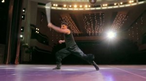 Красавчик показал танец с шашкой | Фланкировка шашкой от анс. Сибирский Сувенир | Russian Dance man