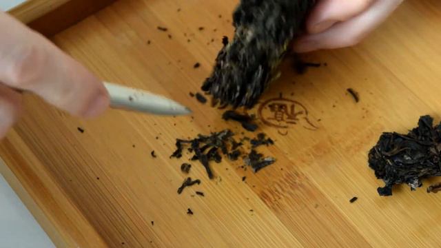 How to break a Puerh tea cake? | Tough Pu Er tea cake/brick/tuo | Sheng and Shou Puer tea | ZhenTea