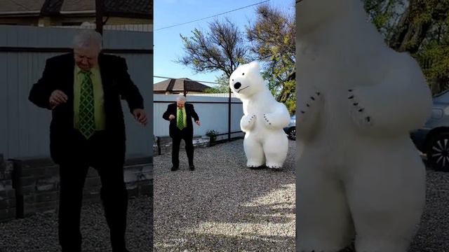 Энергичный дедушка! Поздравление от белого медведя