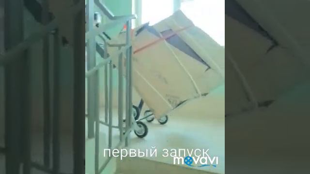 Лестничная тележка в работе. смотреть онлайн