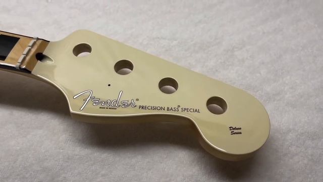 Fender Precision bass Special - Vintage White paint job by Sims Custom Shop смотреть онлайн